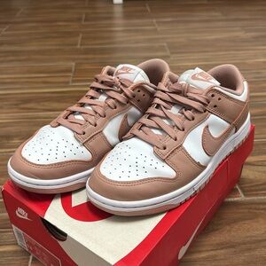 W Nike Dunk Low